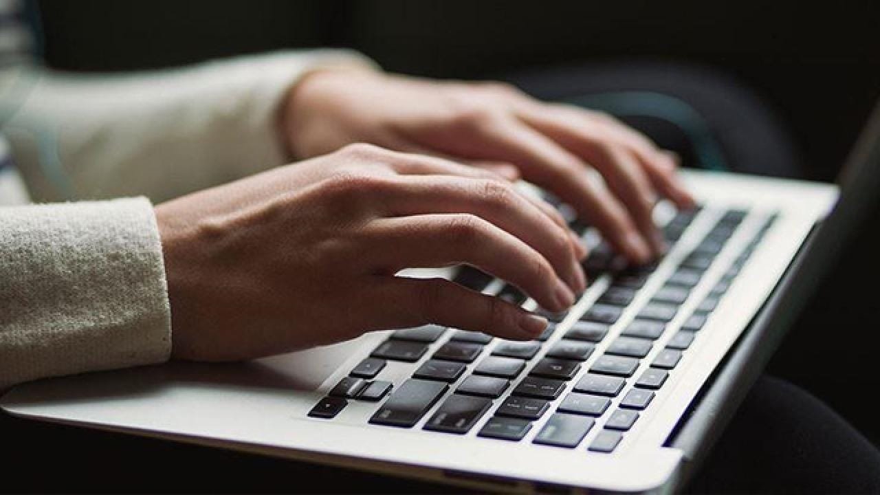 bilgisayar-sosyal-medya-aa-1819272